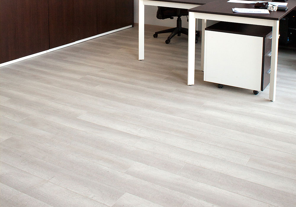 Инженерная доска Wood Bee дуб арктик 1200×125×12 фото в интерьере Инженерная доска Wood Bee дуб арктик 1200×125×12 фото в интерьере